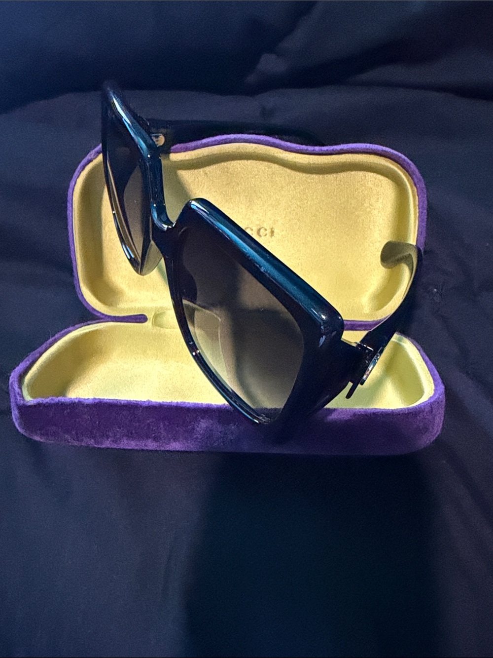 GUCCI Black Square Oversized Sunglasses - Picture 2 of 9